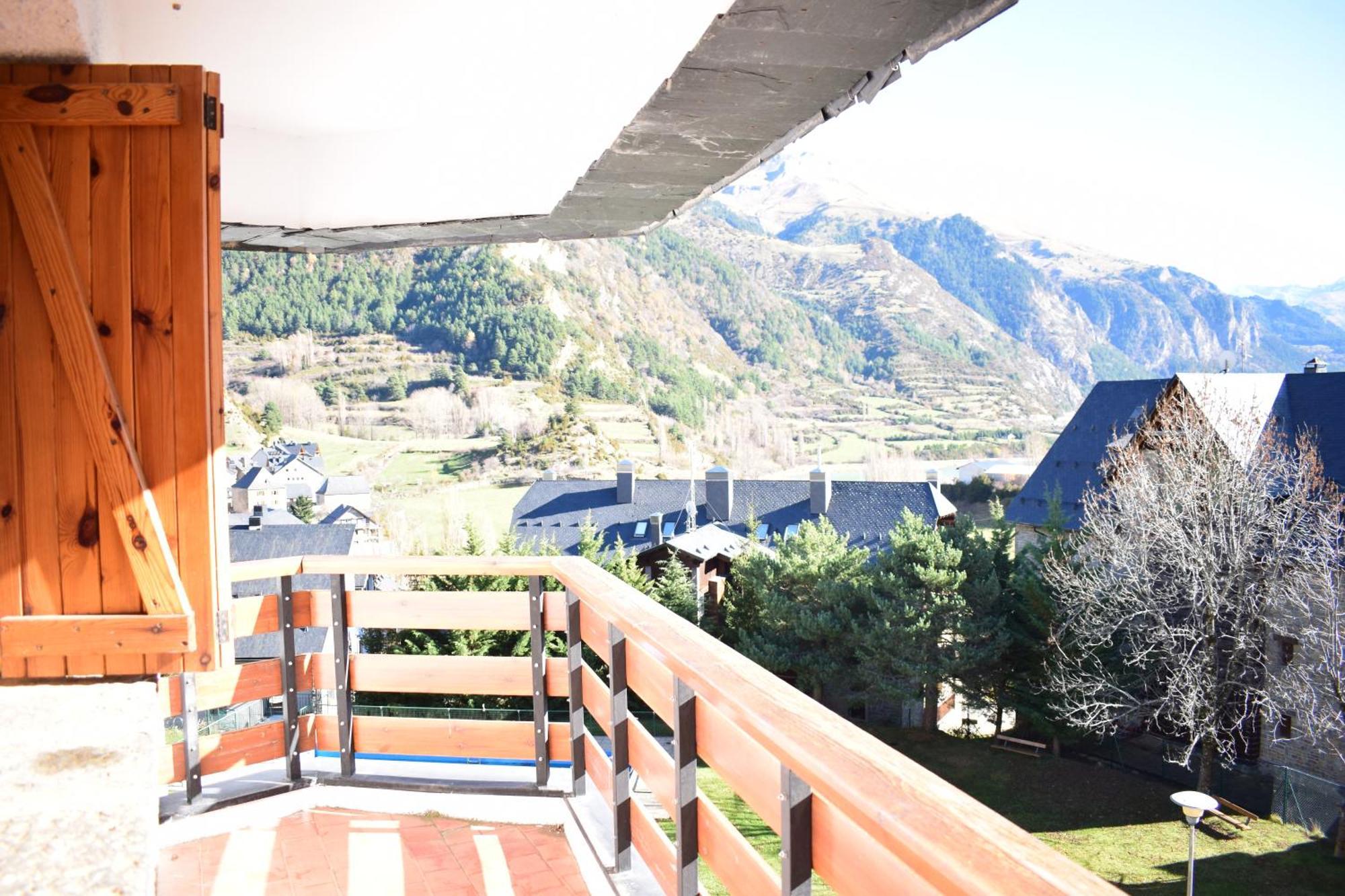 Saliecho Acogedor Apartamento Jardin Y Piscina Sallent de Gállego Dış mekan fotoğraf